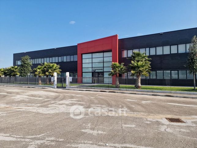 Ufficio in commerciale in Via Rosselli