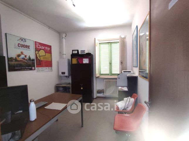 Ufficio in commerciale in 