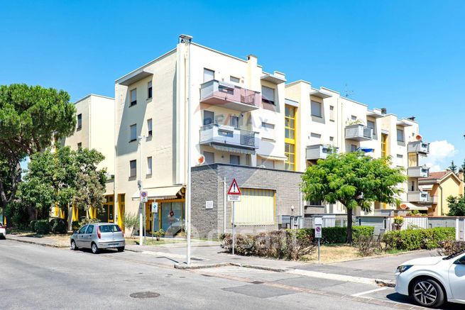 Attivitã /licenza (con o senza mura) in commerciale in Via Libero Grassi 76