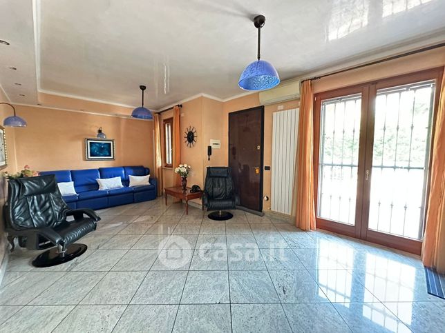 Villa in residenziale in Largo Rovedine 18