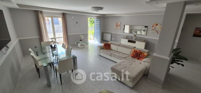 Villetta a schiera in residenziale in Via Monterusso