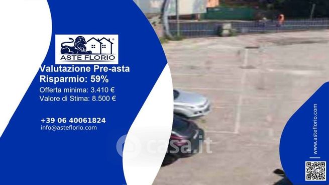 Box/posto auto in residenziale in Via dell'Industria 16