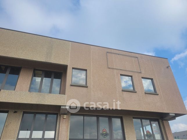 Ufficio in commerciale in 