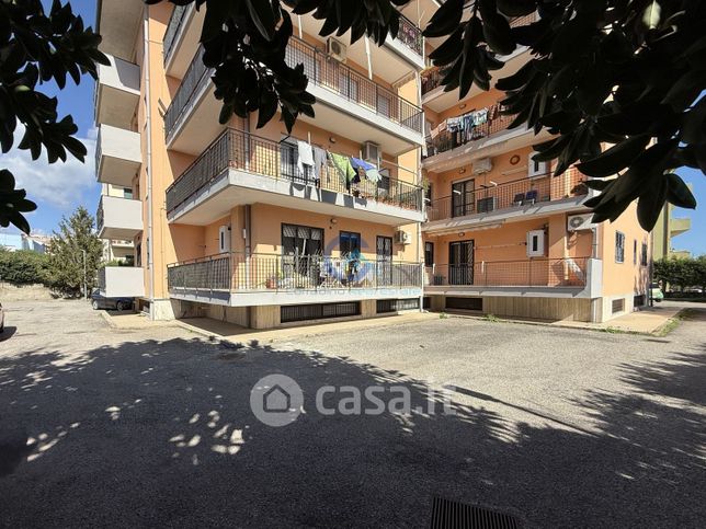 Appartamento in residenziale in Viale Crotone 122 a