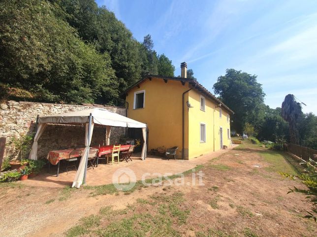 Rustico/casale in residenziale in Via Piazzano Lucca