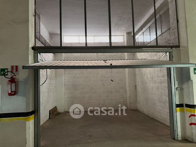 Box/posto auto in residenziale in Via Pasquale Revoltella 101