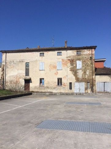 Casa indipendente in residenziale in Via Roma 25