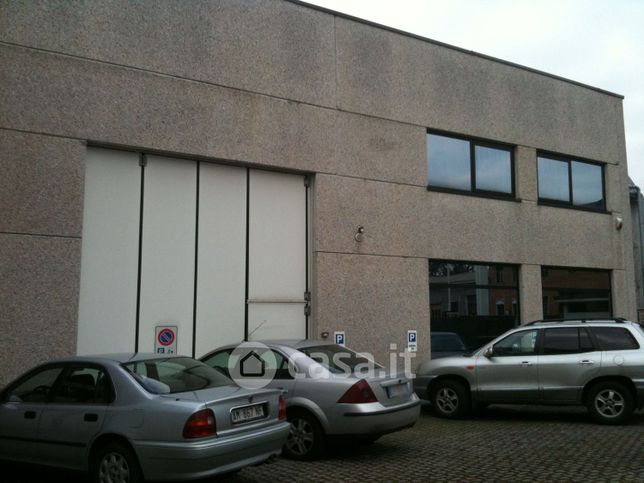 Capannone in commerciale in 