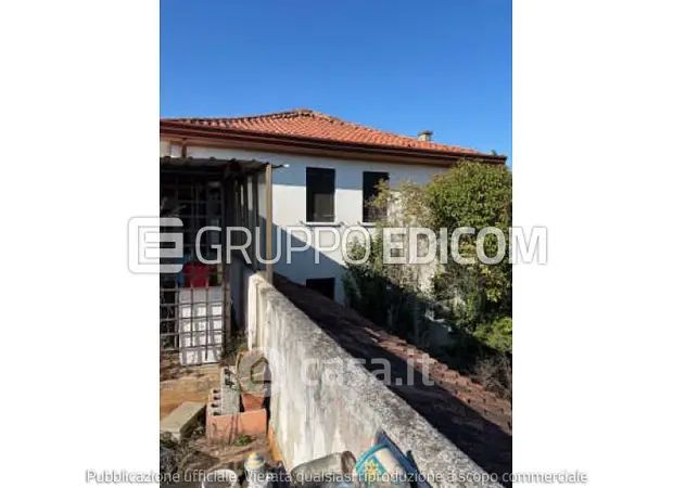 Casa bi/trifamiliare in residenziale in Via Bastie 136