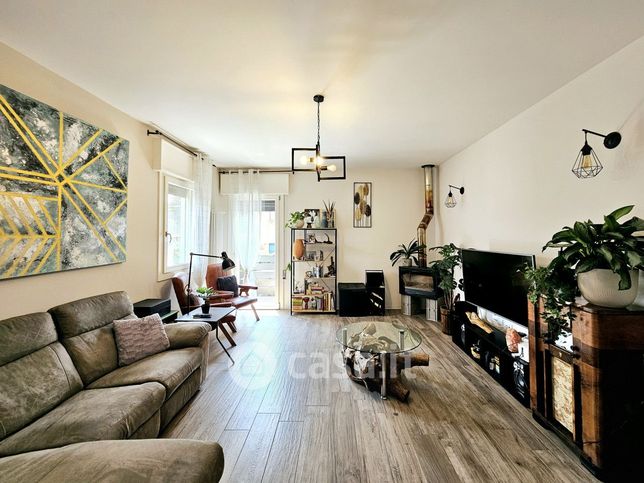 Casa bi/trifamiliare in residenziale in Via J. F. Kennedy