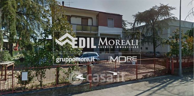 Capannone in commerciale in 