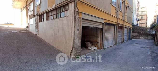 Capannone in commerciale in Lungomare Cristoforo Colombo