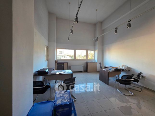 Ufficio in commerciale in Via San Carlo 10