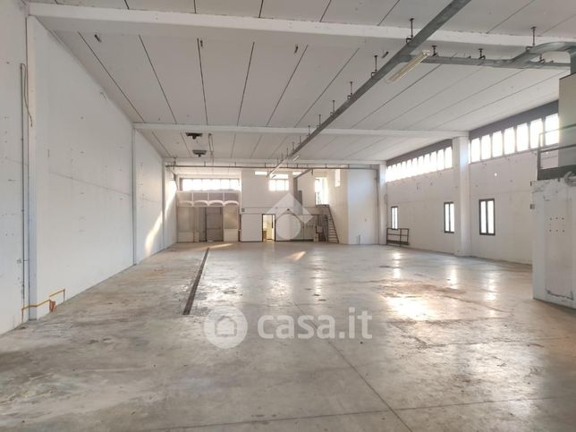 Capannone in commerciale in Via Pola Esterna
