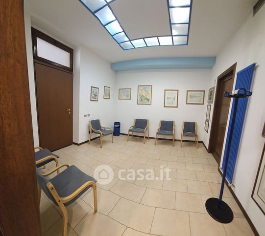Ufficio in commerciale in Via Stefano Leonida Bissolati 20