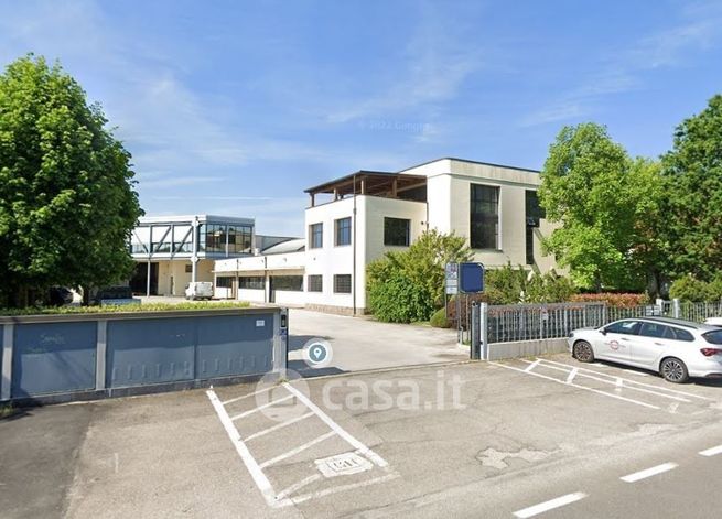 Ufficio in commerciale in Via Lirone 60