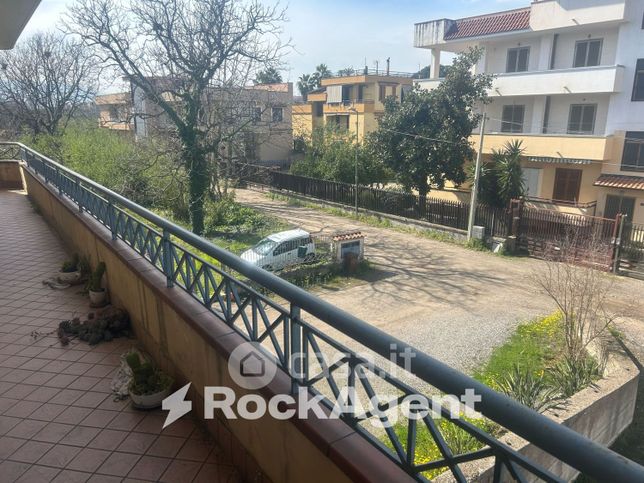 Appartamento in residenziale in Viale Delle Palme