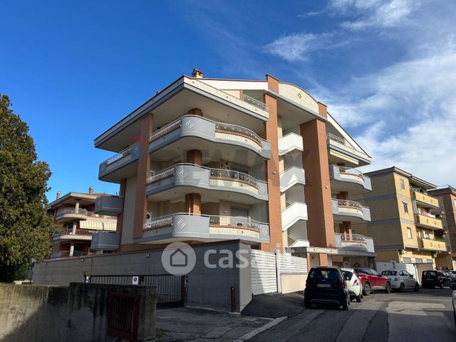 Box/posto auto in residenziale in Via Sicilia 45