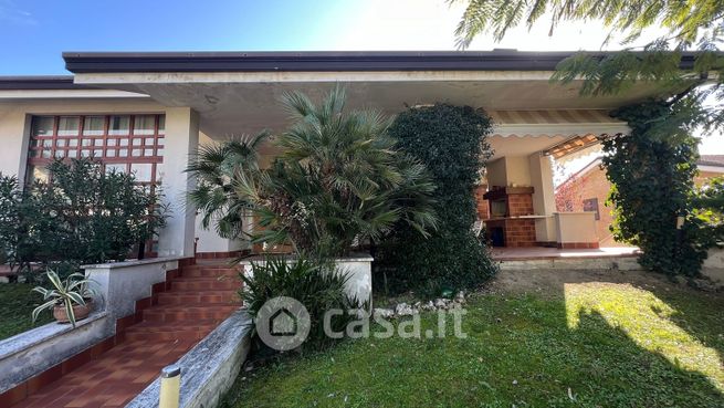 Casa indipendente in residenziale in Via Luigi Einaudi 5