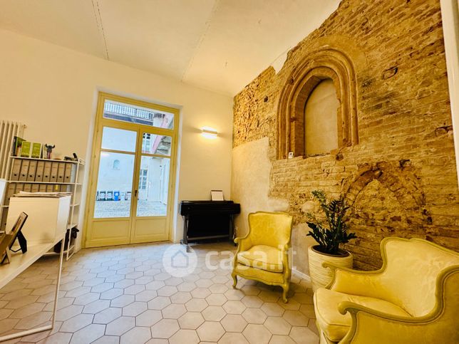 Ufficio in commerciale in Via Palazzo di Città 3