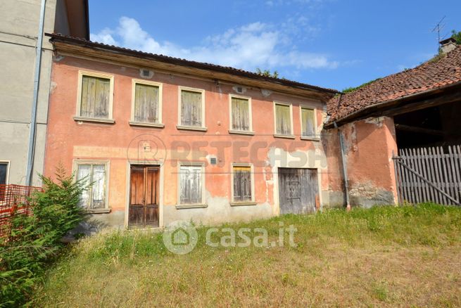 Casa bi/trifamiliare in residenziale in