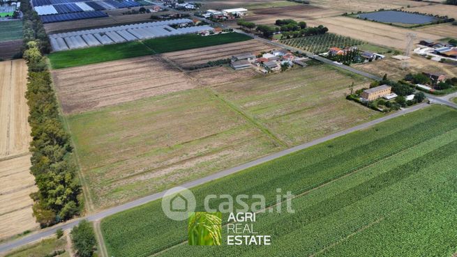 Terreno agricolo in commerciale in Strada 44 e Mezzo Migliara 18