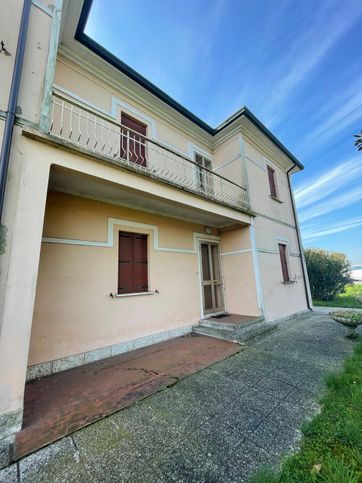 Casa indipendente in residenziale in 