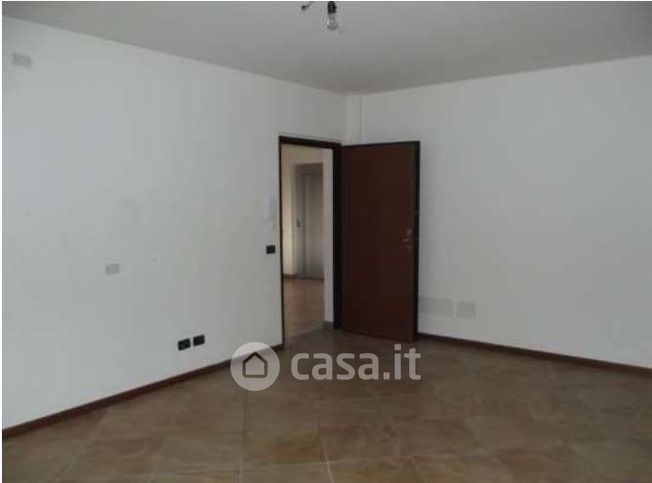 Ufficio in commerciale in Via Milano