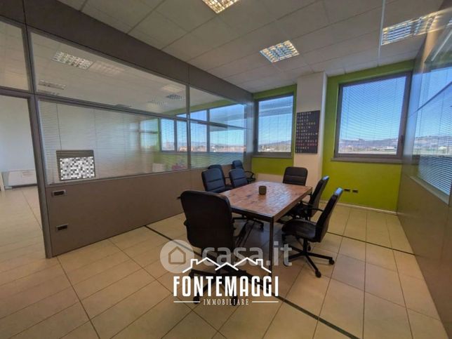 Ufficio in commerciale in 