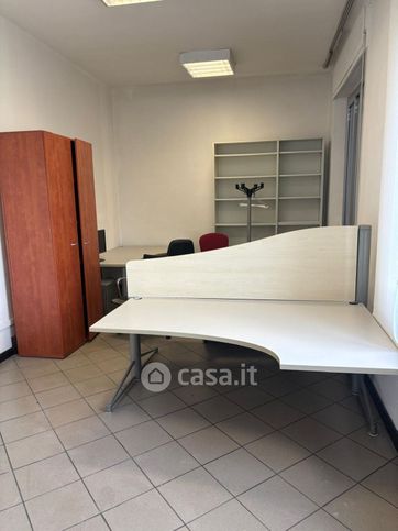 Ufficio in commerciale in Via Vigentina 10