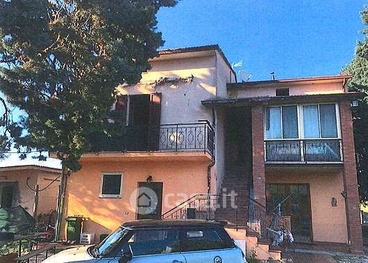 Villa in residenziale in Via Giovanni Pascoli 4