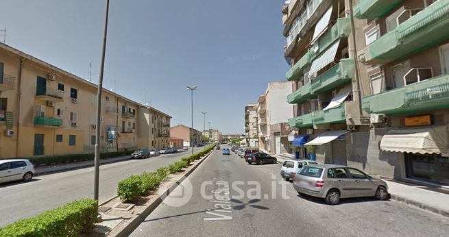 Negozio/locale commerciale in commerciale in Viale Santa Panagia
