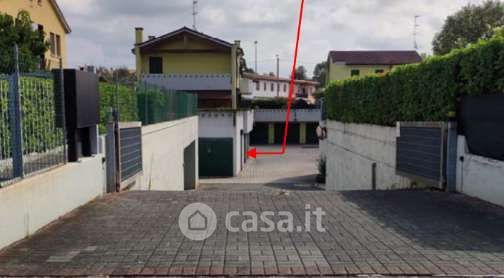 Box/posto auto in residenziale in Via Gaetano Donizetti