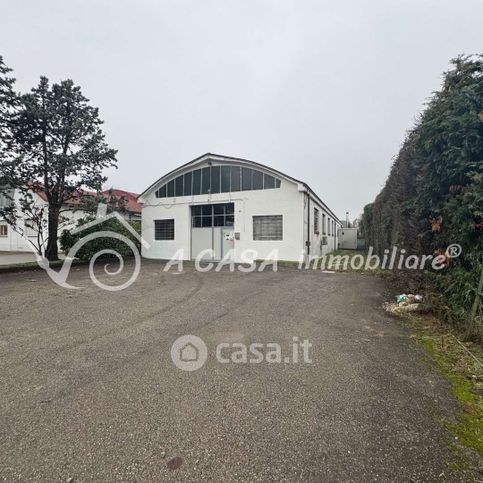 Capannone in commerciale in Strada Langhirano 217