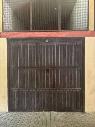 Box/posto auto in residenziale in Via Parri 49