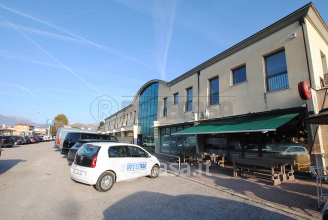 Ufficio in commerciale in Via Rasia Dal Polo 6