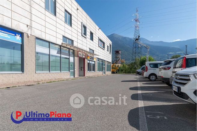 Ufficio in commerciale in Via Lavoratori - Vittime del Col du Mont 21