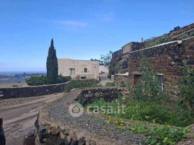 Casa indipendente in residenziale in Via Ambrogio Valenza 42