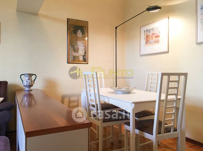 Appartamento in residenziale in Via Roccasterone 1