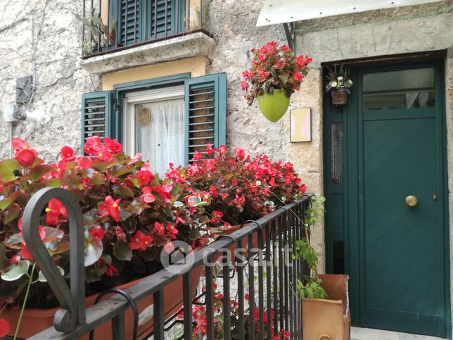 Casa indipendente in residenziale in Vico Adolfi