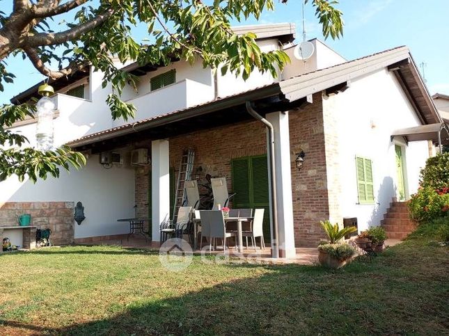 Casa indipendente in residenziale in