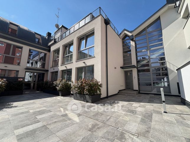 Ufficio in commerciale in Via Ettore Ponti 47