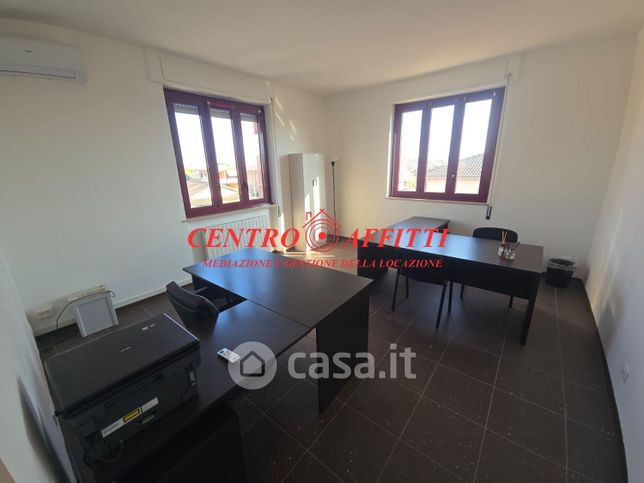Ufficio in commerciale in Via Aldo Moro 14 -16