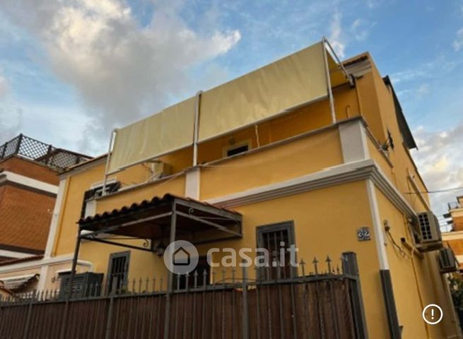 Appartamento in residenziale in Via Paliano 32