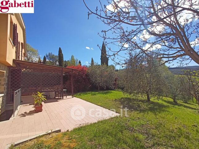 Villa in residenziale in Strada di Strove