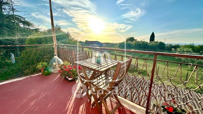 Appartamento in residenziale in Via Colle Azzolino