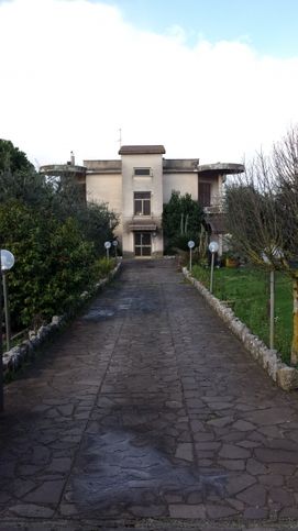 Casa indipendente in residenziale in 