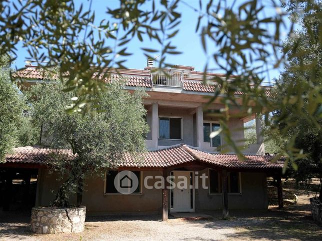 Villa in residenziale in Via Mergataro