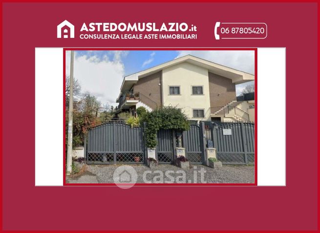 Casa bi/trifamiliare in residenziale in Via Lauregno 16