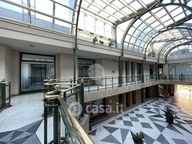 Ufficio in commerciale in Via IV Giugno 32